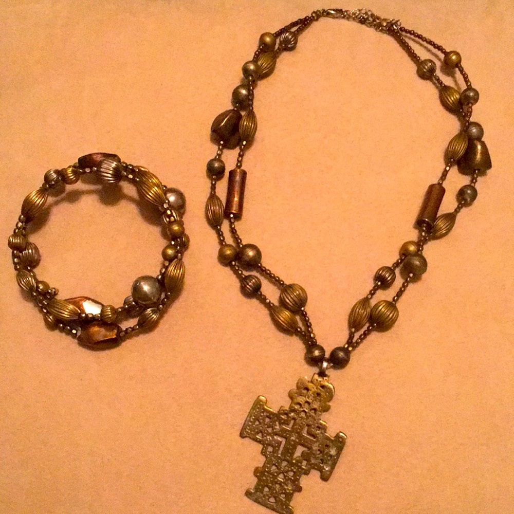 Choker necklace and bracelet